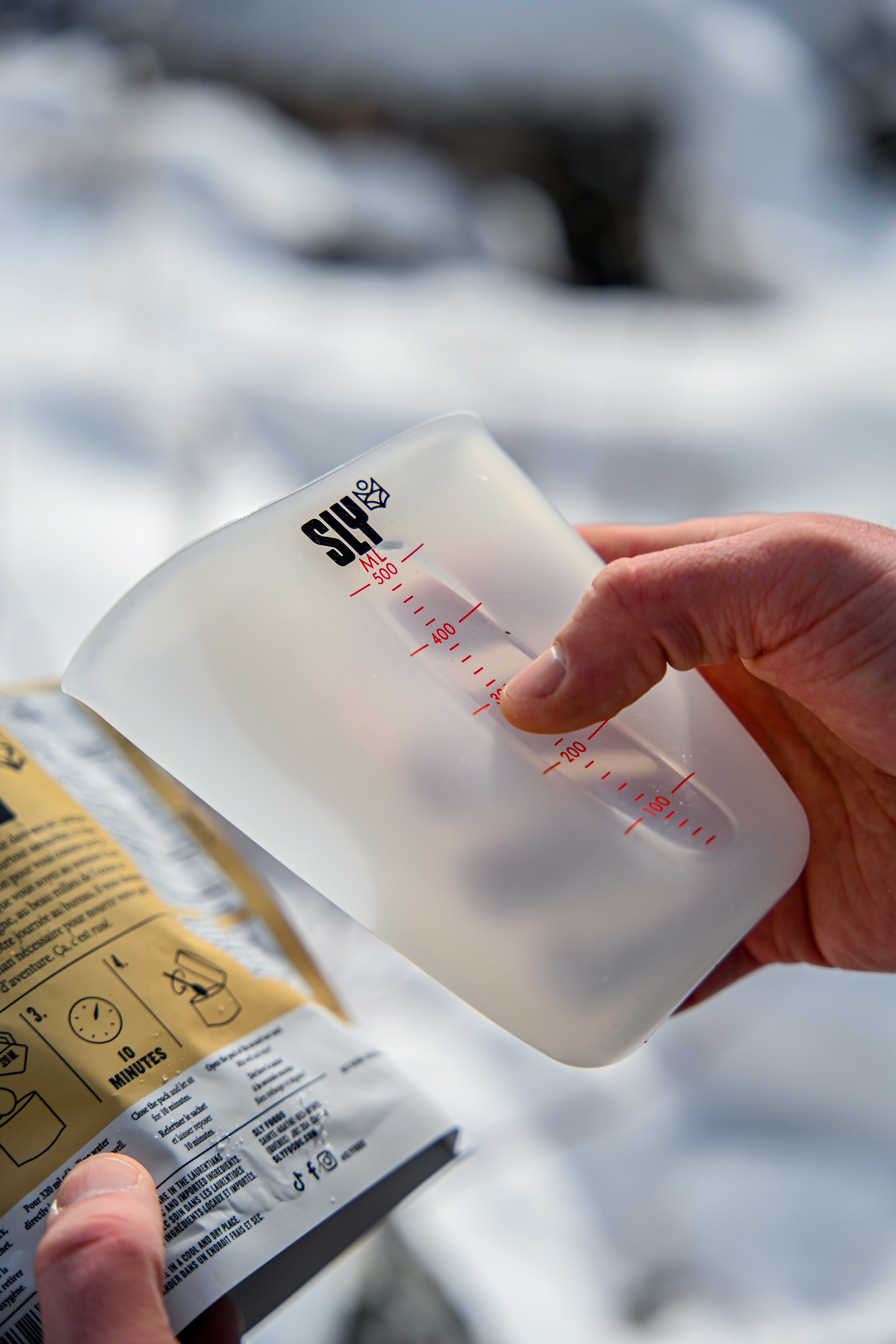Lot de 5 tasse à mesurer en silicone 500ml/250ml/125ml/100ml avec graduation, Tasses en Silicone Pour Resine avec 2 agitateurs, pour Moules En RéSine éPoxy, Bricolage Artisanal, Laboratoire, Cuisine